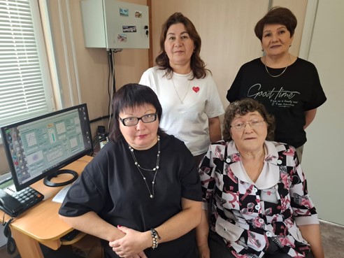 Коллектив станции, 2025 годСтоят: Мухаматнурова Ляйсан Ниловна, Андреева Люся Тимертдиновна Сидят: Мерзлякова Виктория Викторовна, Черепанова Елена Артемьевна